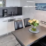 Terrassenhaus, 81 דירה *