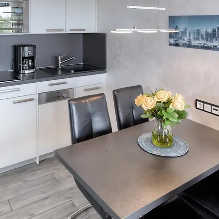 Terrassenhaus, 81 Apartman *